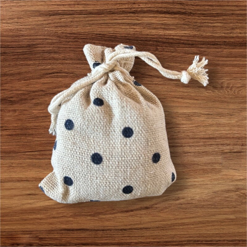 Bylinkové vrecko malé čierne bodky