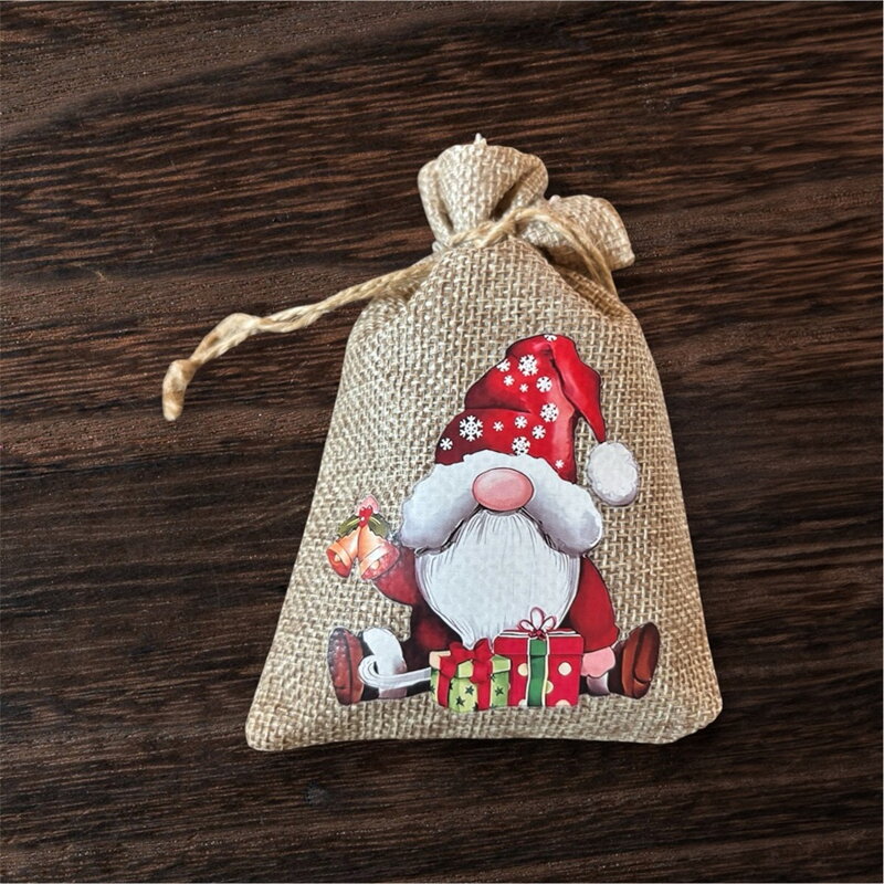 Bylinkové vrecko trpaslík s darčekmi a zvončekom